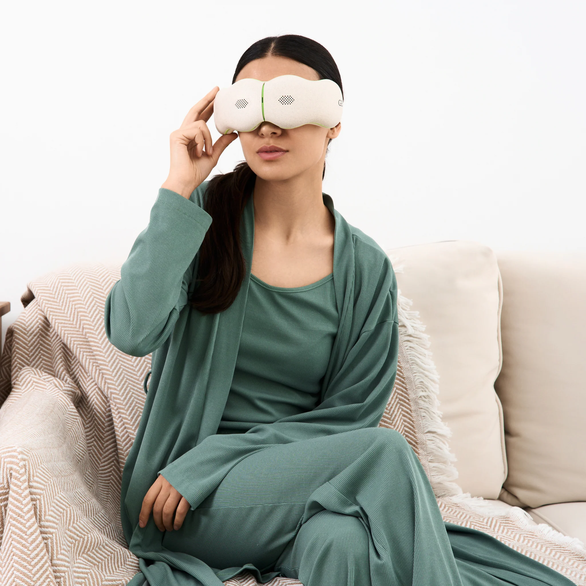 GESS Tinto Eye Massager — EMS & Heat Therapy (4) GESS Tinto Eye Massager — EMS & Heat Therapy (4)